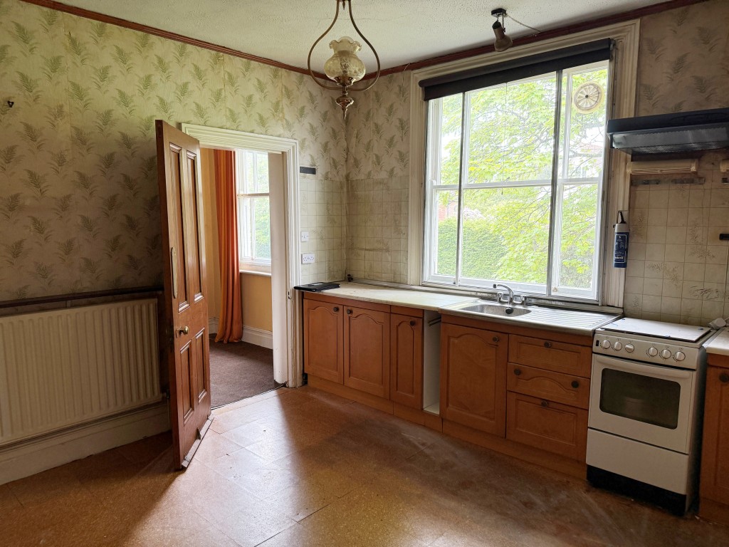 Lot: 64 - DETACHED FREEHOLD PROPERTY WITH THREE VACANT FLATS AND GARAGES - Front first floor kitchen with window